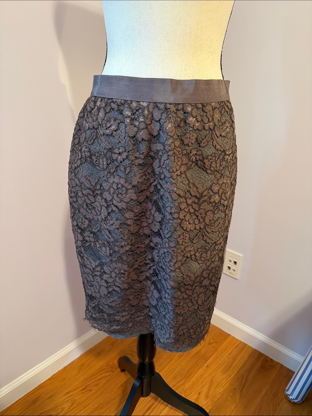 LOFT Gray/Brown Floral Lace Pencil Skirt